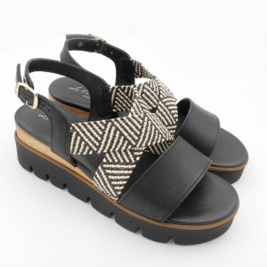 sandalo-comodo-in-pelle-con-fasce-elasticizzate-e-zeppa-bassa