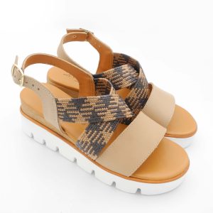 sandalo-comodo-con-fasce-elasticizzate-e-zeppa-bassa