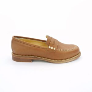 mocassini-donna-in-pelle-color-cuoio-con-borchiette