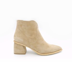 tronchetto-in-camoscio-camel-con-tacco-6-cm